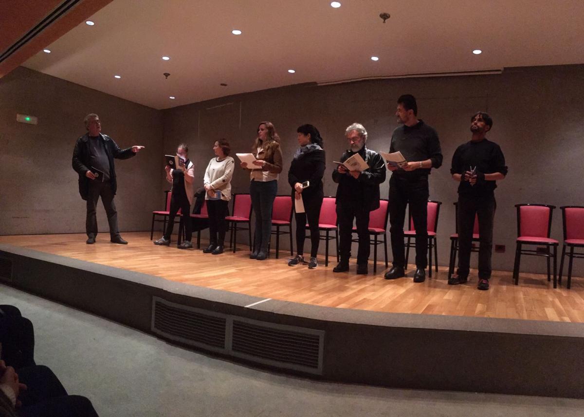 Lino Braxe e varios membros de Olladas durante o recitado dos haikus