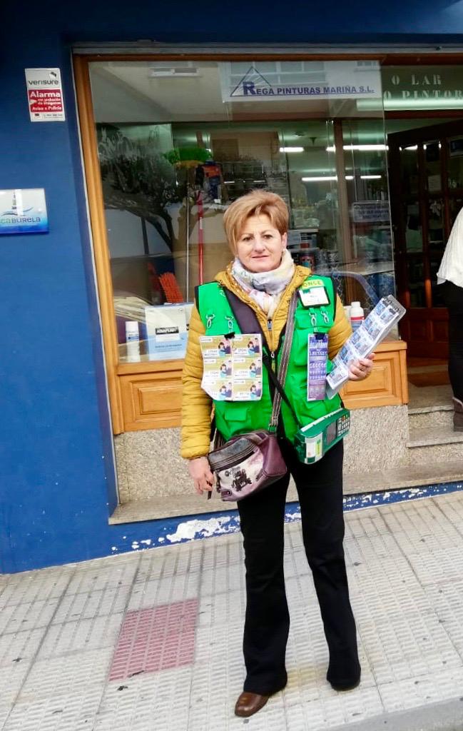 Fotografía de la vendedora María Pérez Canoura  tomada en su ruta d e venta