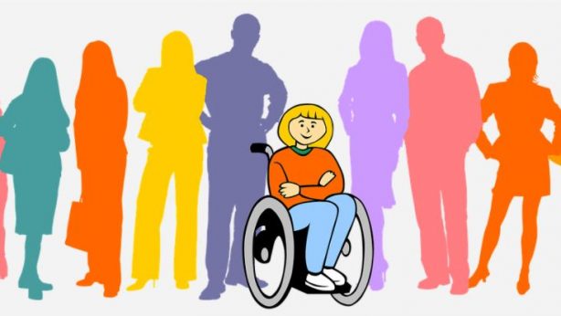 Viñeta que muestra metafóricamente la invisibilidad de una joven con discapacidad frente a un grupo de trabajadores indiferentes