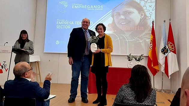 Momento de la entrega del premio a Inserta Empleo Galicia