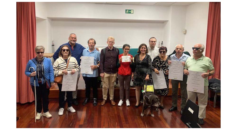 Foto de familia de la entrega de los diplomas