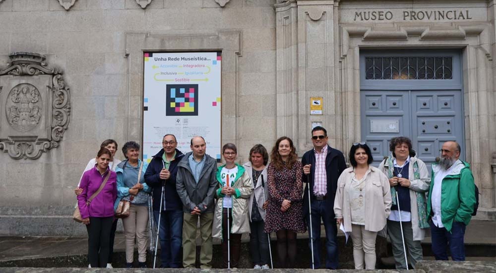 Foto de grupo de los asistentes al concierto