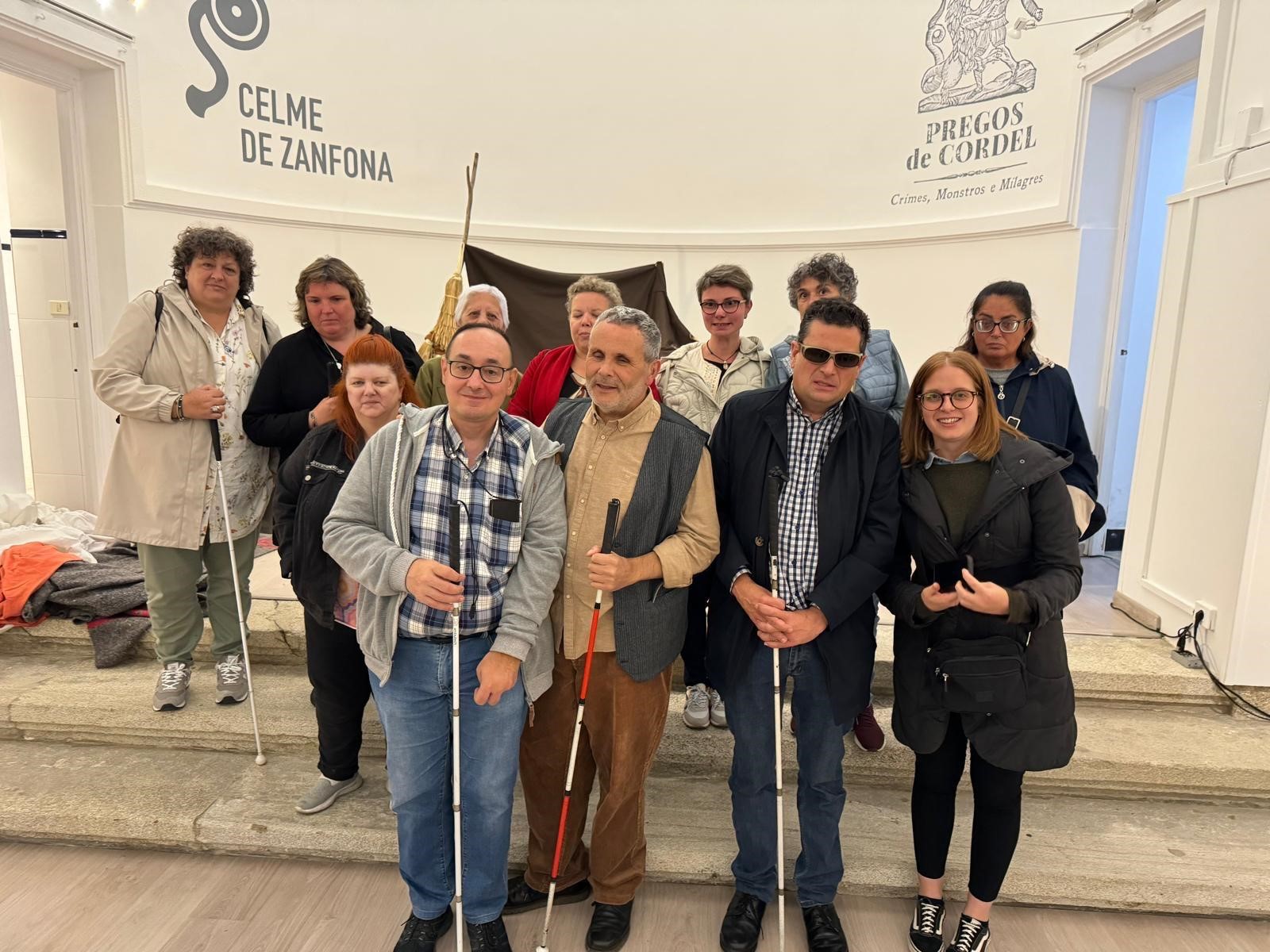 Foto de grupo de los asistentes al concierto