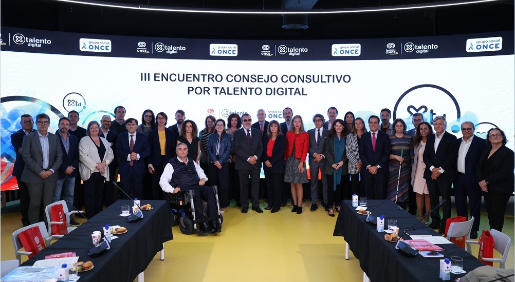 Foto de familia de la reunión del Consejo Consultivo de Por Talento Digital