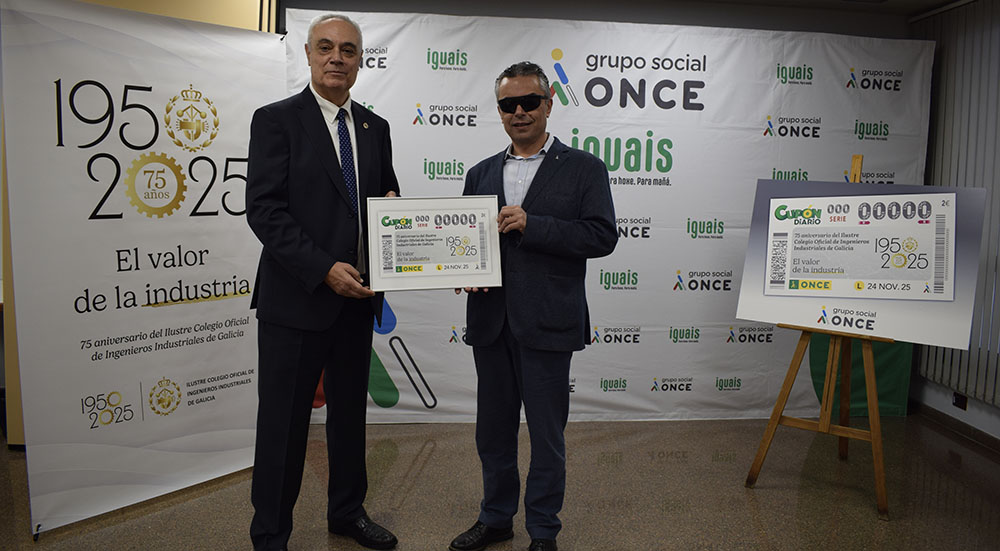 Julio García Cordonié y Manuel Martínez Pan, con una lámina enmarcada con este cupón