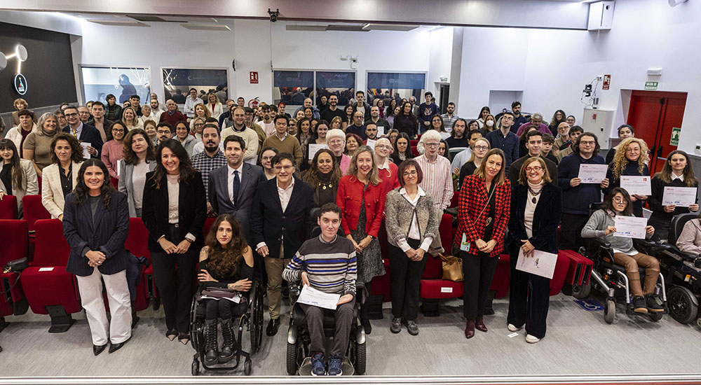 Foto de familia de la entrega de la  duodécima edición del Programa de becas ‘Oportunidad al Talento’ de Fundación ONCE en Galicia