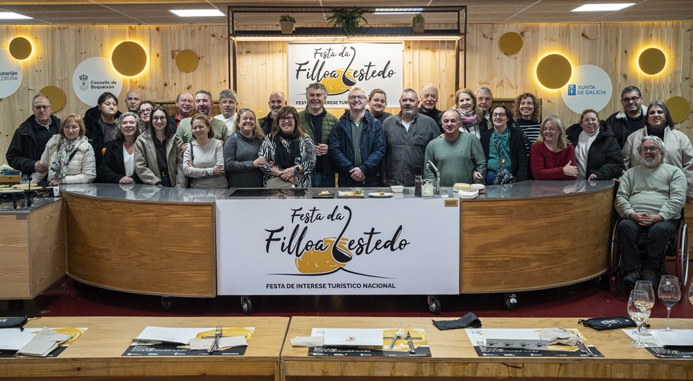 Foto de grupo de los asistentes a la degustación