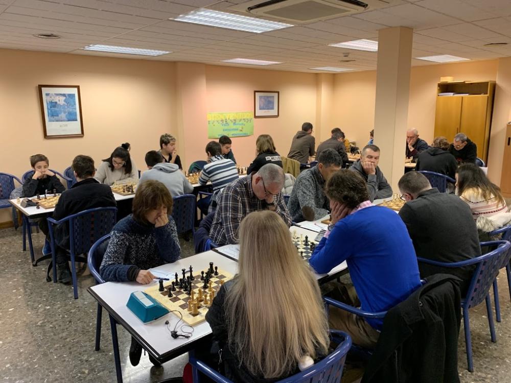 Vista general del salón de la ONCE durante una jornada del Torneo de Ajedrez