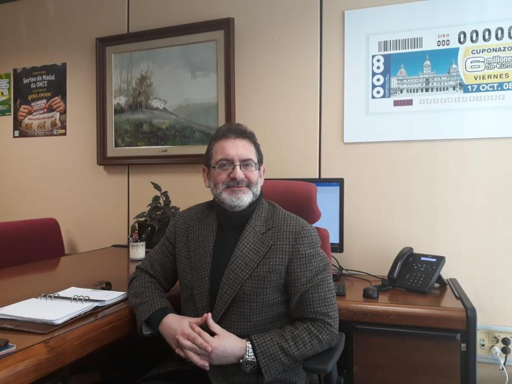 Imagen de Antonio Devesa en su despcho de la DT