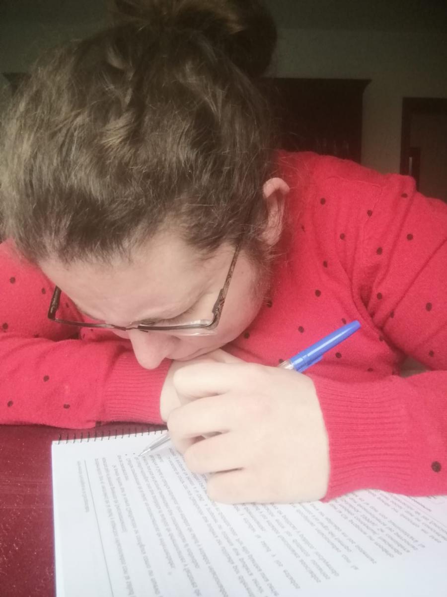 Imagen de la estudiante de la Universidade de A Coruña Cristina Lago Carlín durante el confinamiento