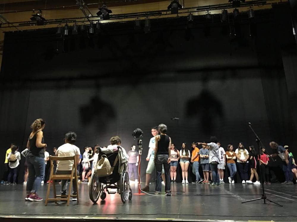 Parte del grupo sobre el escenario del Pazo da Cultura