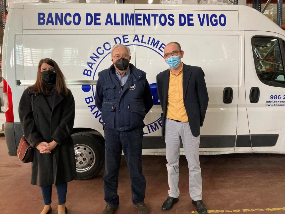 Foto de la entrega de alimentos en la DAP de Vigo