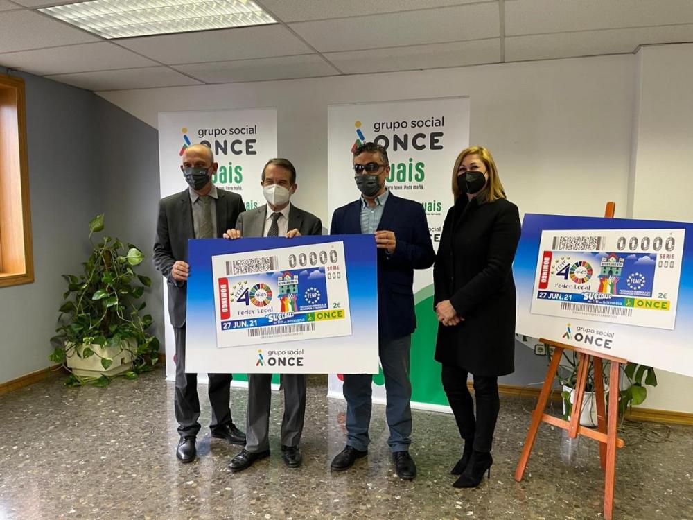 De izquierda a derecha de la imagen Roberto Gaspar, Abel Caballero, Manuel Martínez y Yolanda Aguiar en el acto de presentación del cupón homenaje al 40 aniversario de la FEMP