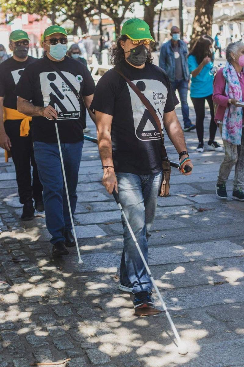 Afiliados de la ONCE durante la marcha inclusiva