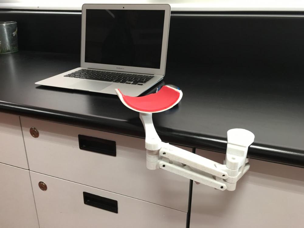 Reposabrazos giratorio en 3D