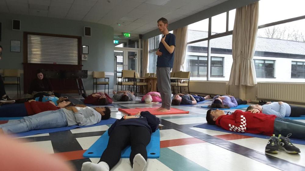 Un momento de relajación con la práctica de yoga
