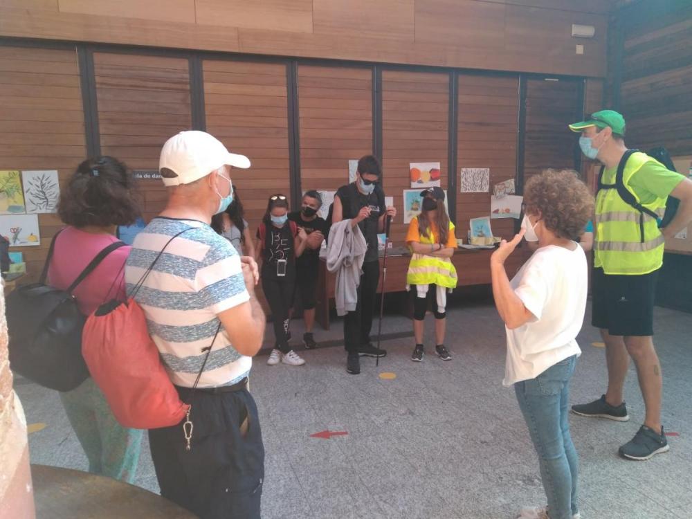 Imagen del grupo en el interior de La Fábrica de Perillo (Oleiros)