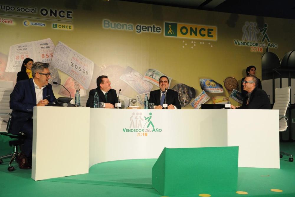 José Vicente en el improvisado plató de radio que se instaló en el hotel Pío XII