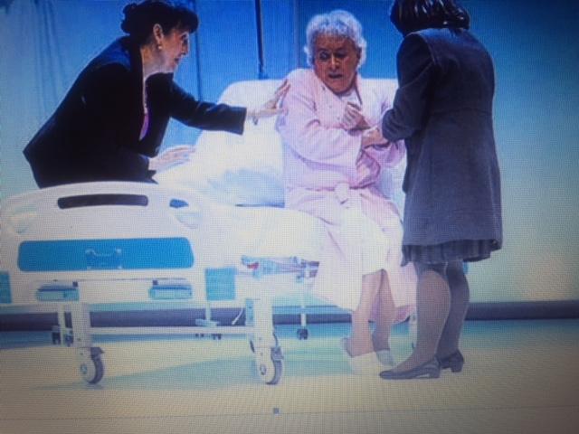 Actrices de Valacar durante a representación da obra de Sanchís