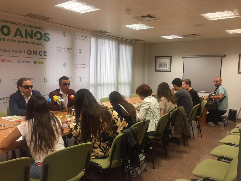 Vista general de la comparecencia de Manuel Martínez y Carlos Fernández  ante los medios