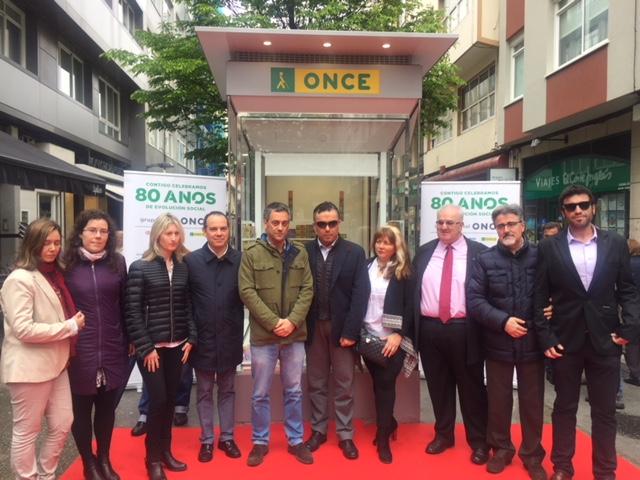 Foto de familia de los participantes en la inauguración en A Coruña