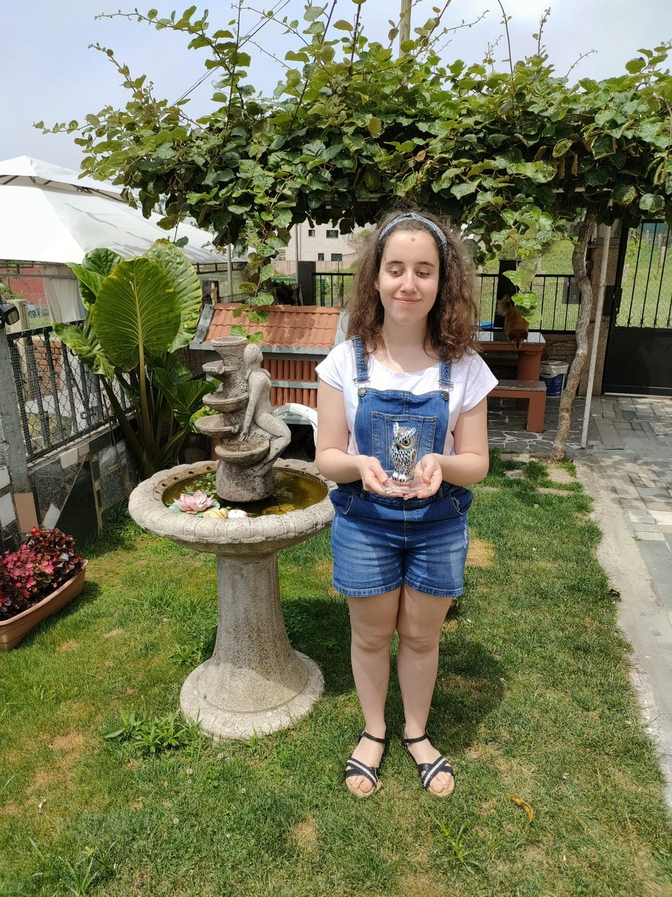 lucia_alvarez_martinez_con_el_ciceron_en_su_jardin.jpg