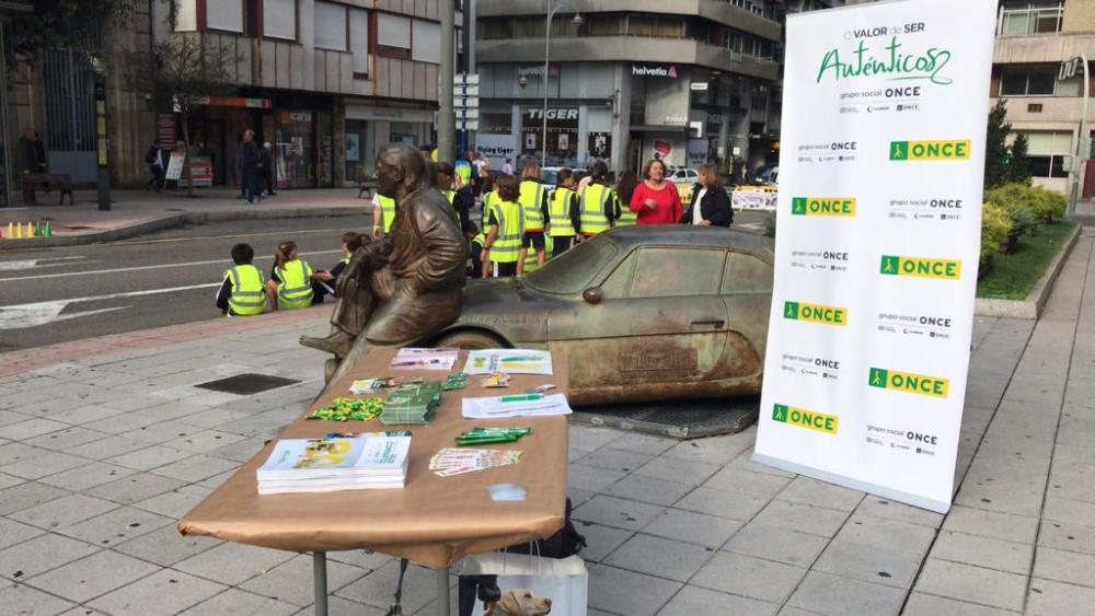 Stand de ONCE instalado en el Parque de San Lázaro de Ourense 
