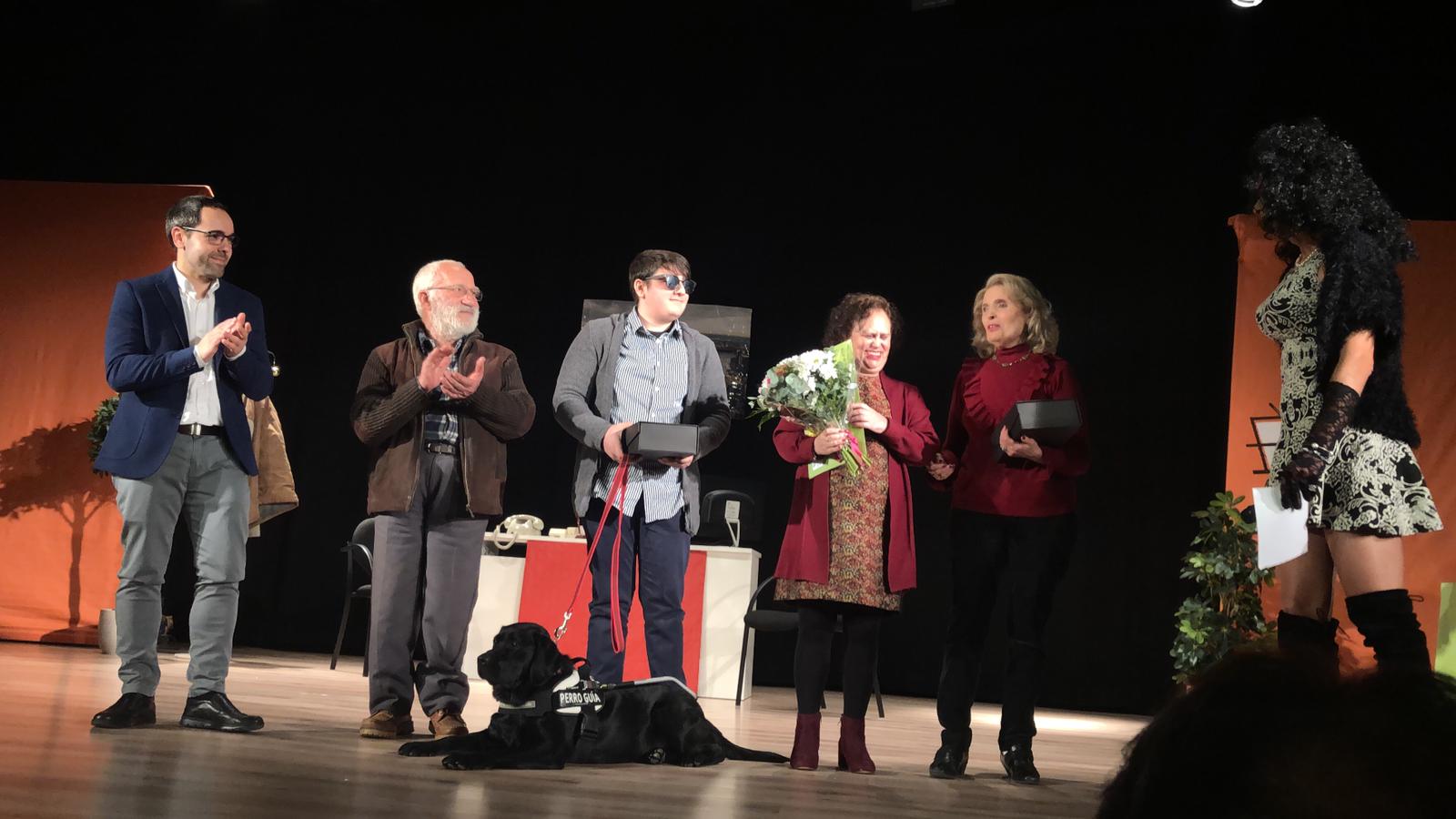 muxicasrecogepremio011.jpg