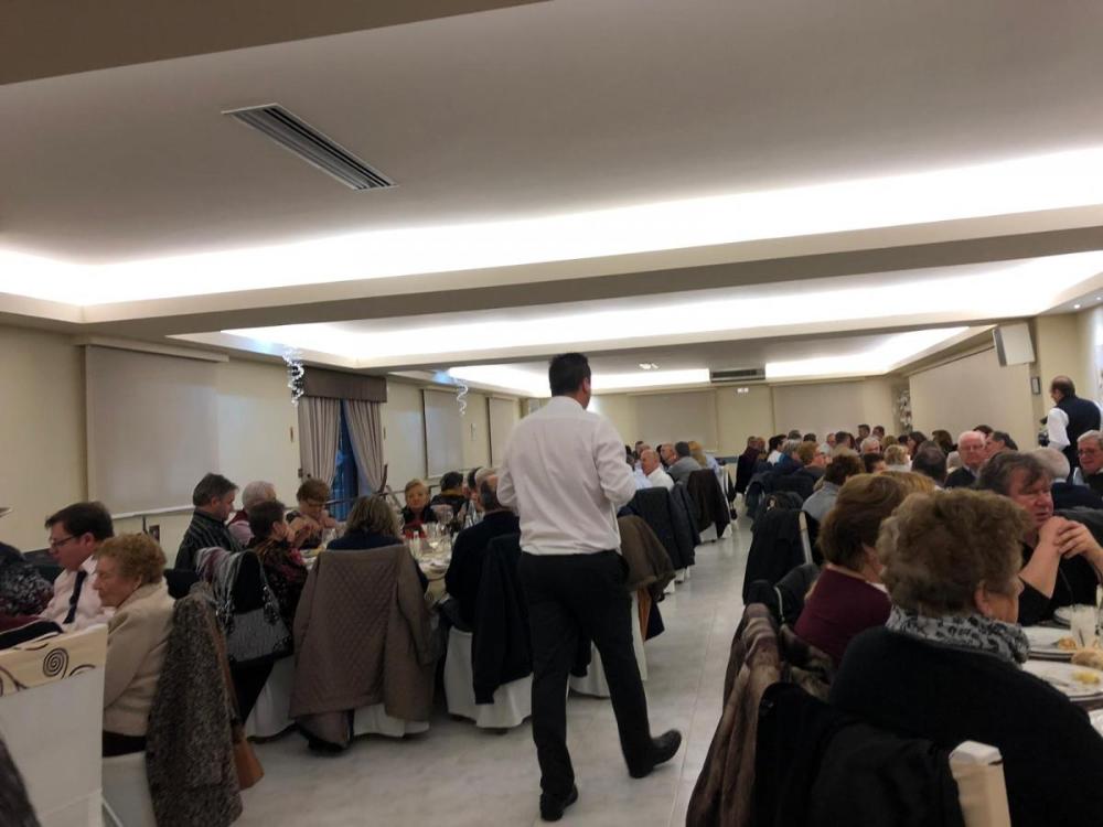 Na imaxe, Afiliados e traballadores durante o xantar