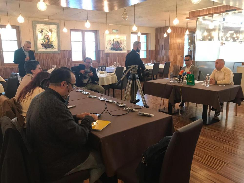 El delegado territorial acompañó al dueño del retaurante Ágape para presentar a los medios de comunicación la accesibiidad en el menú y en la web