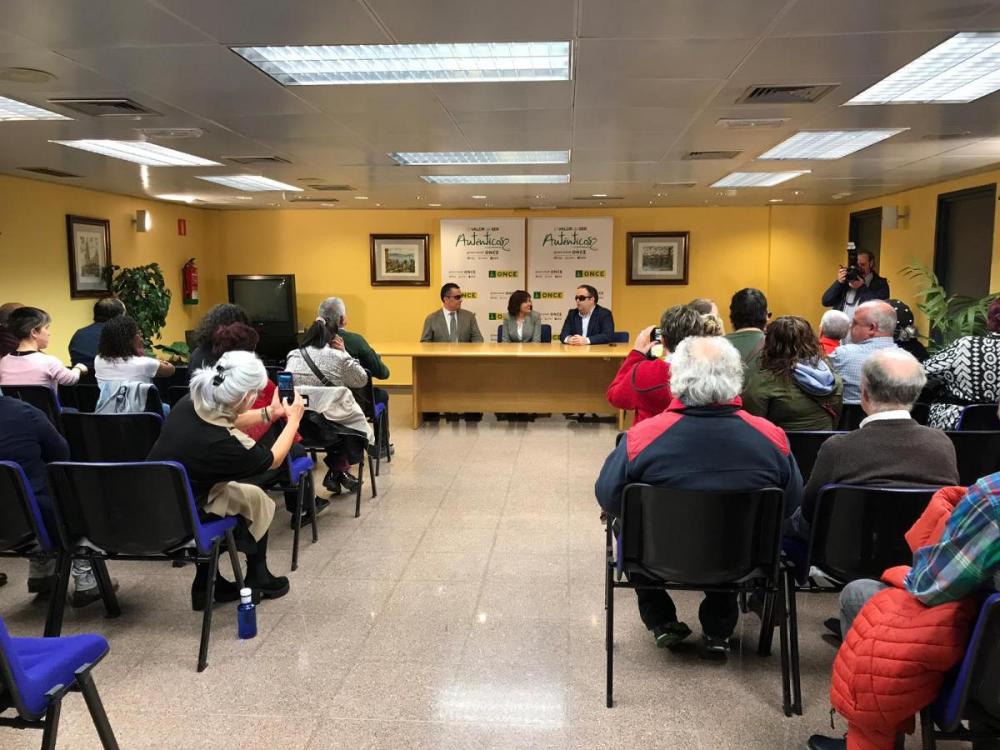 Imaagen del salón de actos de Lugo durante a presentaicón de Eva Lorente