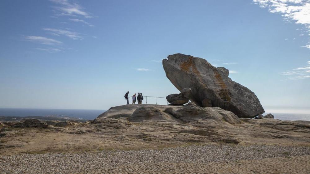 Fotografía xeral do mirador ribeirense da Pedra da Ra