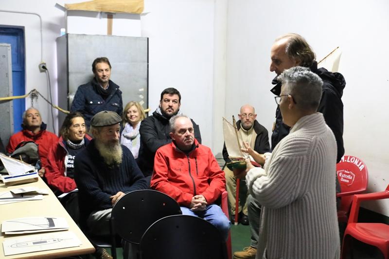 Patróns e mariñeiros de Muros reciben formación por parte do persoal do CRE da ONCE de Pontevedra