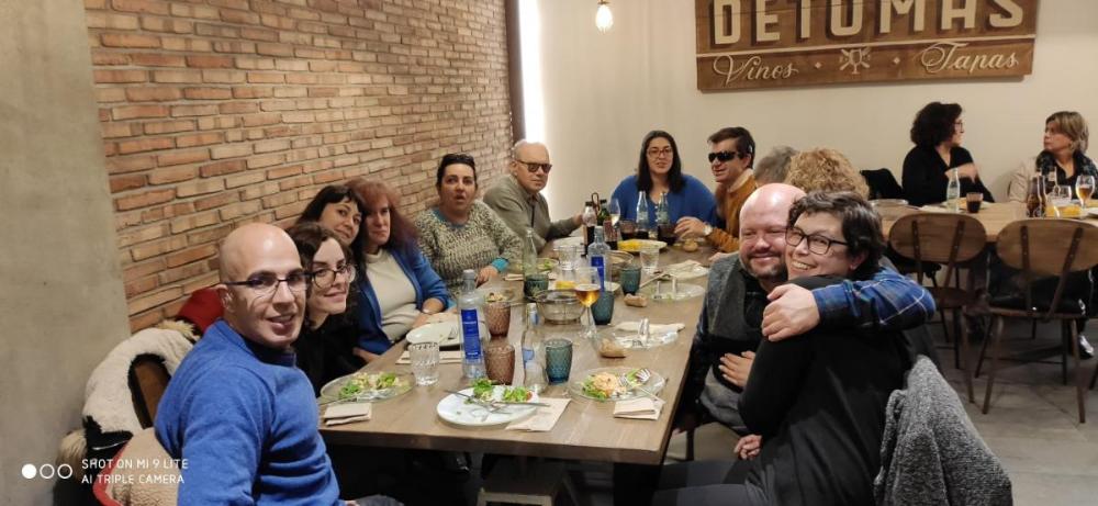 En la fotografía se aprecia un aspecto general del comedor del restaurante De Tomás durante el almuerzo del Encuentro