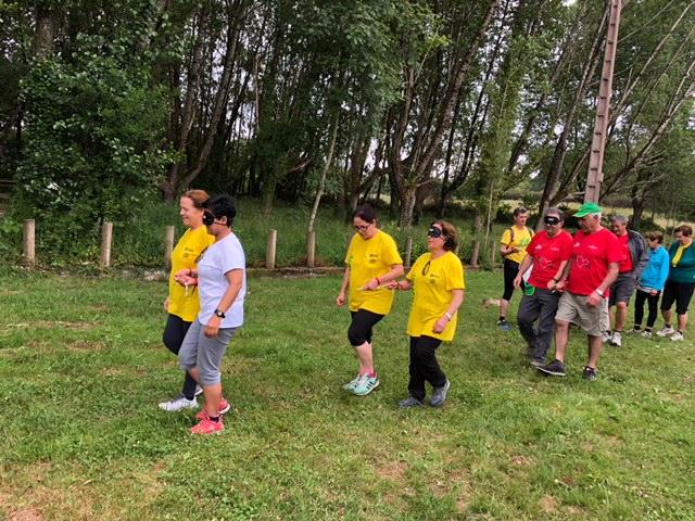 El grupo de peregrinos alaveses recorriendo el Camino hacia Compostela