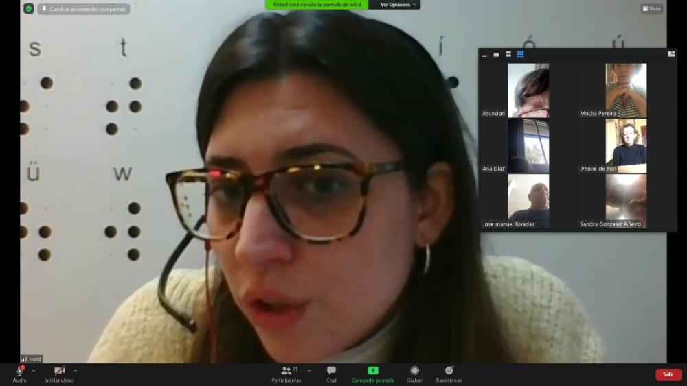 En la captrura de pantalla de la visita virtual al Museo aparece un porimer plano de la guía del recorrido Mireia Rodríguez