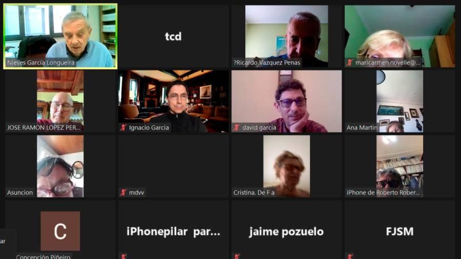 Pantallazo de la visita virtual  al museo financiero, en el que aparece, en la esquina superior izquiera, su guía y condservador, Alfonso García