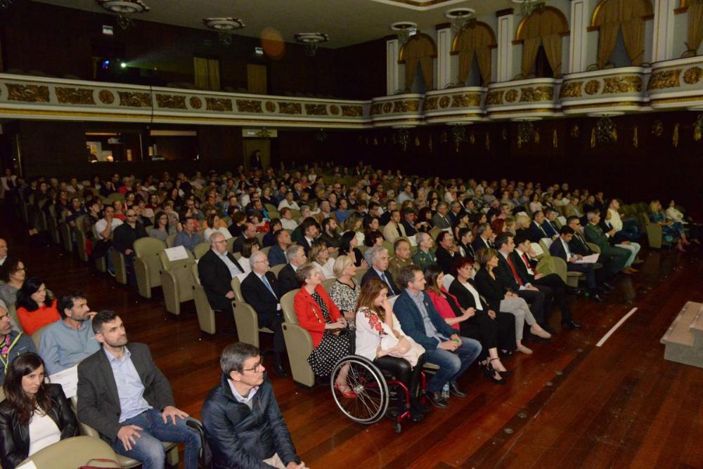 Vista xeral do asistentes á Gala, con numeros afiliados e traballadores da ONCE