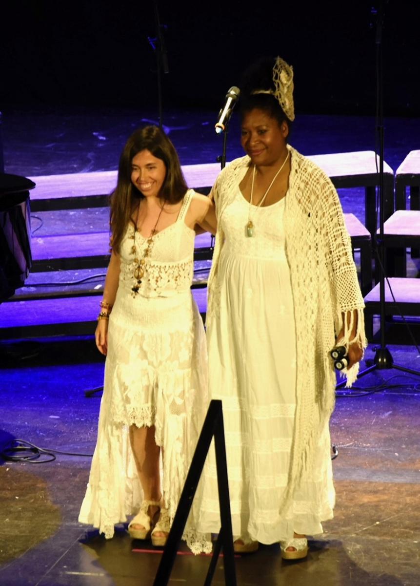 Xiara y Dania tras su actuación