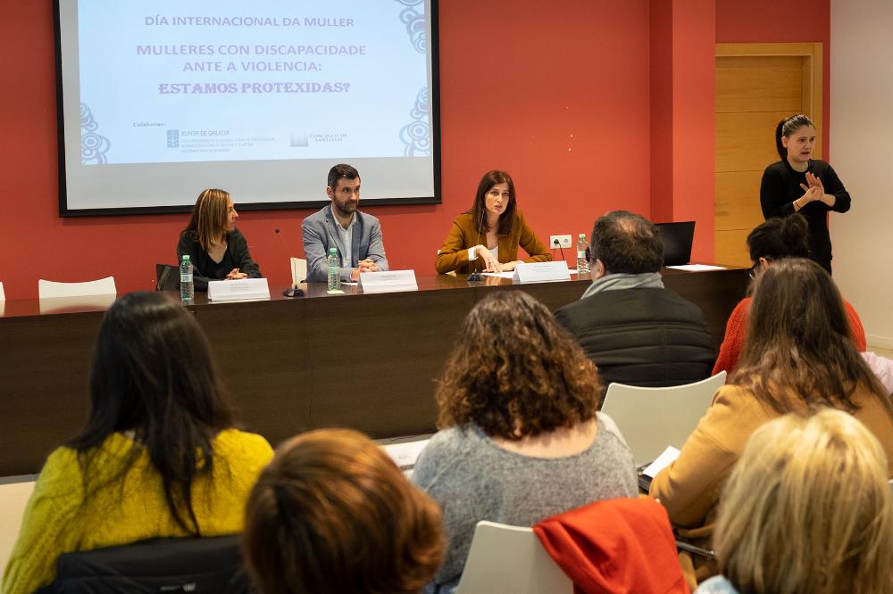 Outra imaxe xeral do salón no que se celebraou a Xornada organizada polo Cermi