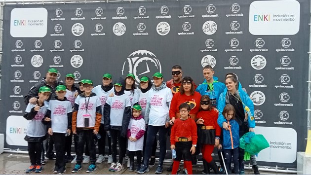 grupo_de_participantes_en_la_carrera_solidaria_enki_.jpg