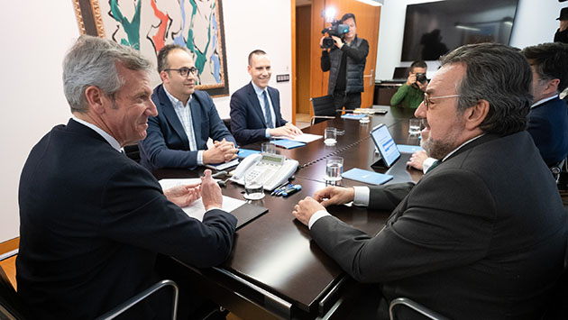 Miguel Carballeda, junto al presidente de la Xunta, Alfonso Rueda