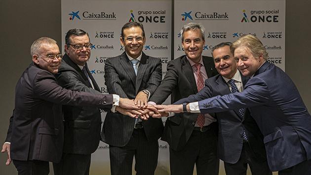 Acuerdo Caixabank saludo de firmantes