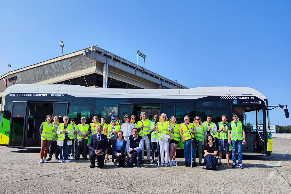 Foto de grupo de la visita a Vitrasa