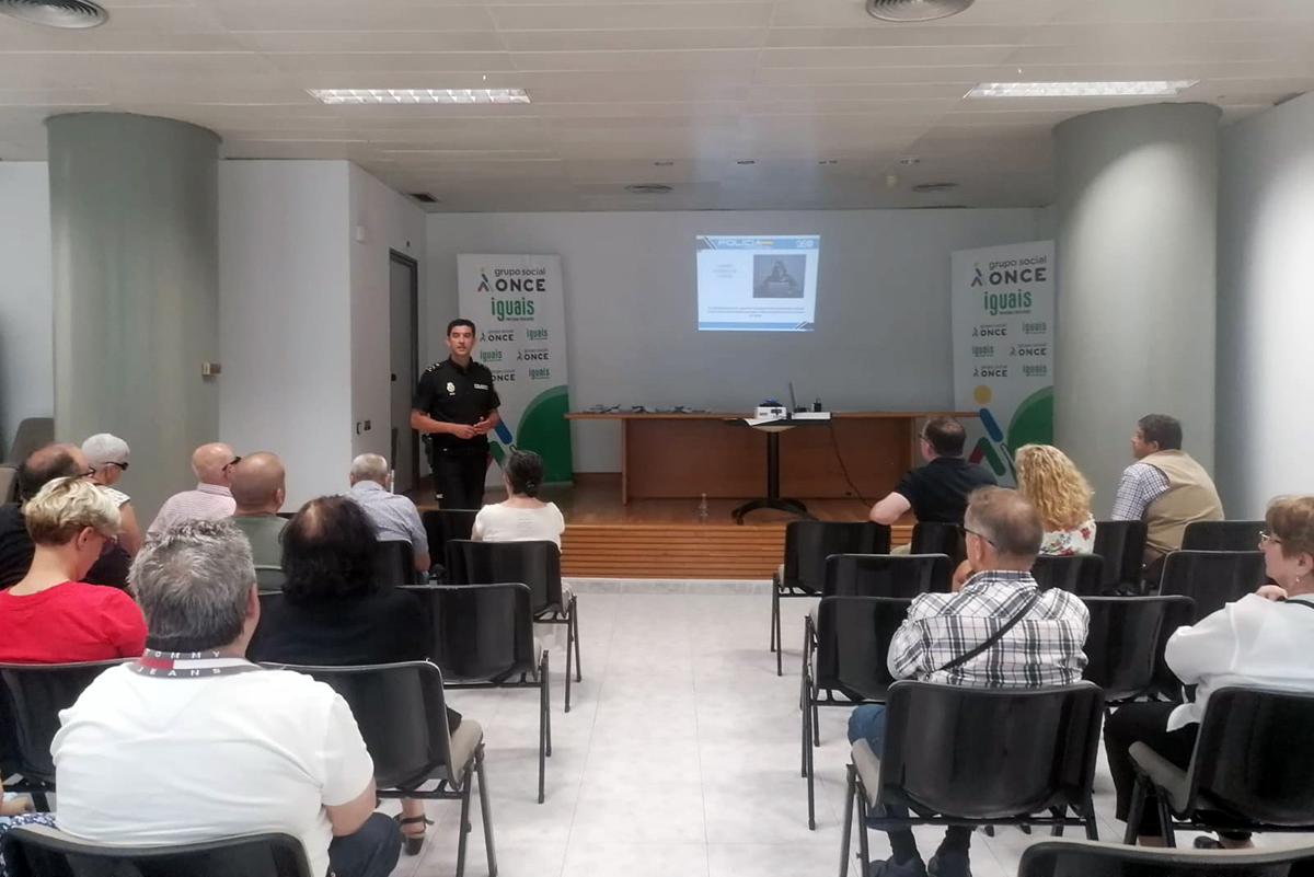 Un momento de la charla sobre seguridad