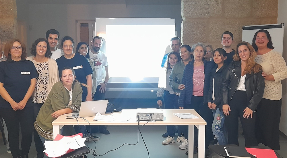 foto de familia de los profesionales formados y sus formadores