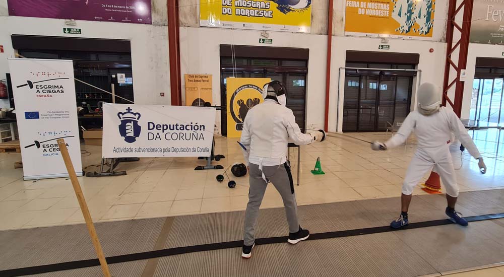 Afiliado practicando esgrima adaptada