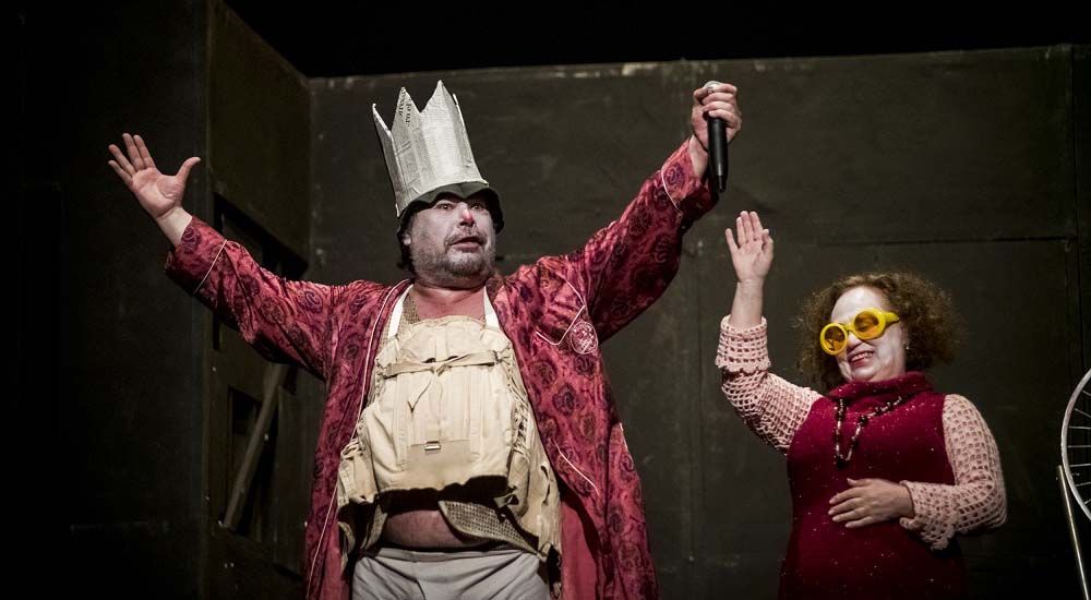 Dos miembros de Muxicas, durante su actuaciñon en la 18 Bienal de Teatro de la ONCE