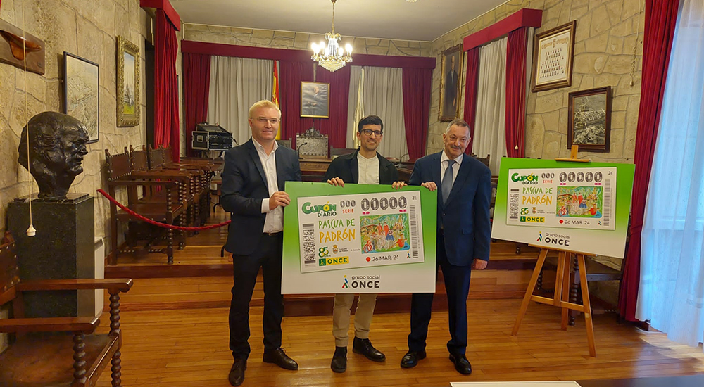 Foto de familia de la presetntación del cupón dedicado a la pascua de Padrón