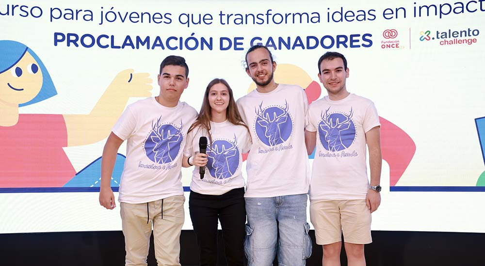 El equipo ‘IMAXINA E AX’ de la Asociación Xuvenil Imaxina e Axuda